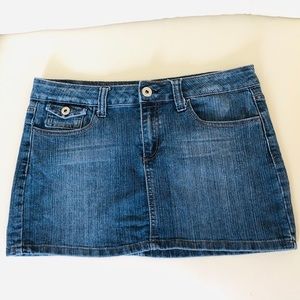 Dollhouse jean skirt